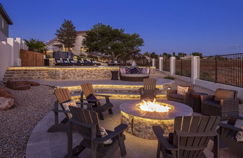 Page House | Breathtaking Views, Resort Style Backyard! 7 Bed,4 Bath 4300 sqft Private Home