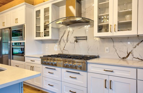 Swan Lake House | Breathtaking views, rolling hills, firepit, deck, Hibachi table , king beds