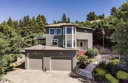 Pacific City House | Breathtaking Views & Elevator! Room for Everyone!