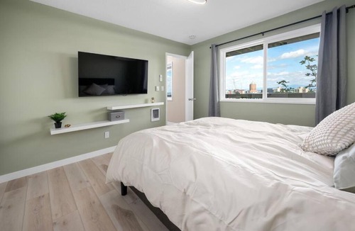 Portland Heights Apartment | Breathtaking Views w/Modern Lux - 2320