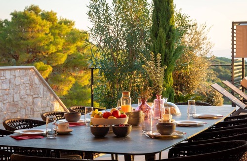 Cove Rogacic Villa | Breathtaking Villa Vis Five Bedroom Villa with the Pool