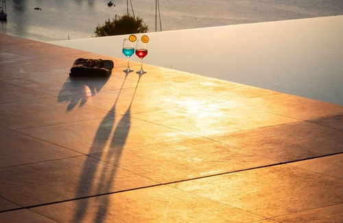 Cove Rogacic Villa | Breathtaking Villa Vis Five Bedroom Villa with the Pool
