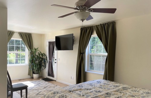 Apple Hill House | Breathtaking Vineyard Views 3 Minutes From Downtown