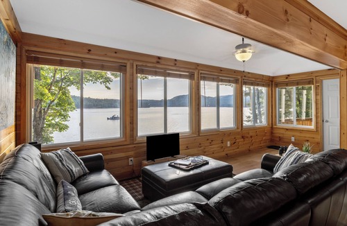 Hadley House | Breathtaking Water Front Views!