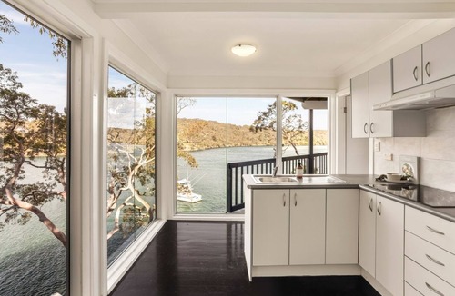 Gymea Bay House | Breathtaking Waterfront Retreat- Studio Apartment