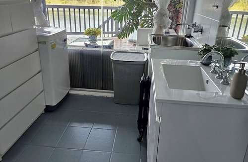 Gymea Bay House | Breathtaking Waterfront Retreat- Studio Apartment