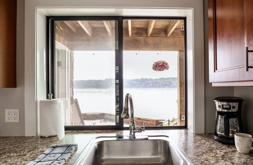 Gig Harbor House | Breathtaking Waterfront Apartment