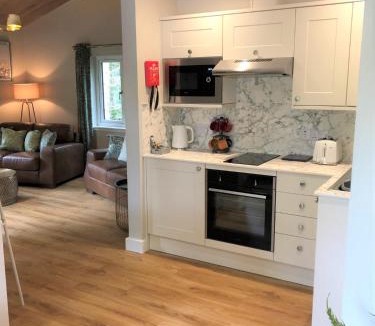 Lewiston Apartment | Breckland Lodge 2 with Hot Tub