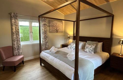 Lewiston Apartment | Breckland Lodge 2 with Hot Tub