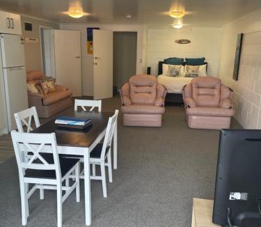 Parua Bay House | Breeze Inn