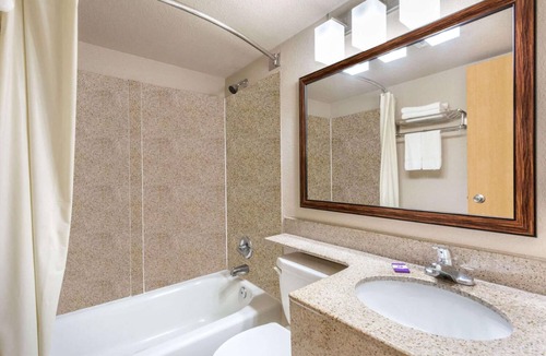 Northeast Virginia Beach Hotel | Breeze Inn & Suites