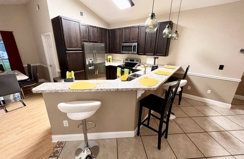 Thousand Oaks House | BREEZE VILLA: cool house w a swimming pool!