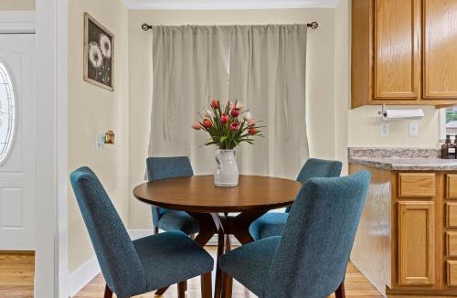 Shelbyville House | BreezeHome Cottage