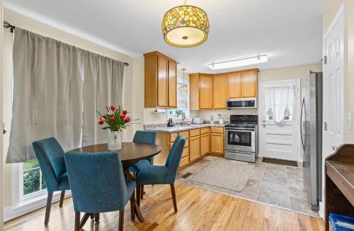 Shelbyville House | BreezeHome Cottage