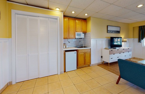 Misquamicut Hotel | Breezeway Boutique Hotel