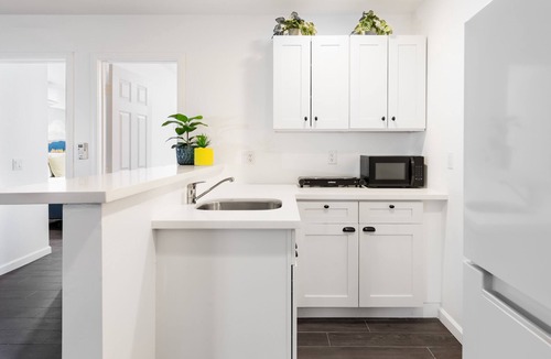 Desert Hot Springs Apartment | Breezy-2BR-Gated Unit w Kitchenette