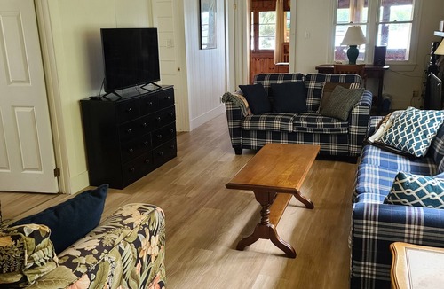 Tobermory Cottage | Breezy Bay Waterfront Cottage