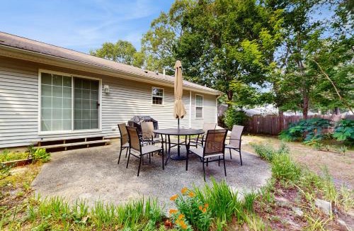 West Yarmouth House | Breezy Beach Escape