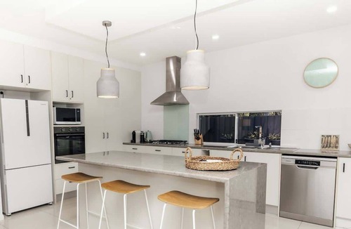 Mount Coolum House | Breezy Beach House - Private Pool