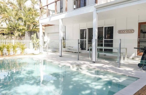 Mount Coolum House | Breezy Beach House - Private Pool
