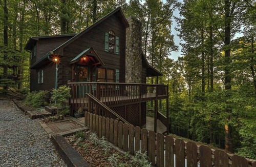 Walnut Mountain Cabin | Breezy Bear, Ellijay, Ga