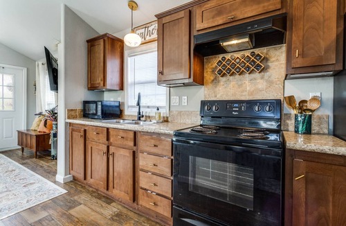 Princeton House | Breezy Hollow | Cozy Tiny Home Retreat w/Fire Pit, Pet Yard