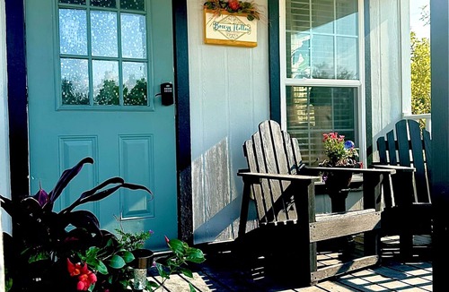 Princeton House | Breezy Hollow | Cozy Tiny Home Retreat w/Fire Pit, Pet Yard