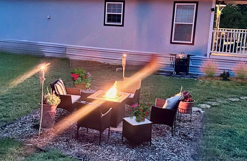 Princeton House | Breezy Hollow | Cozy Tiny Home Retreat w/Fire Pit, Pet Yard