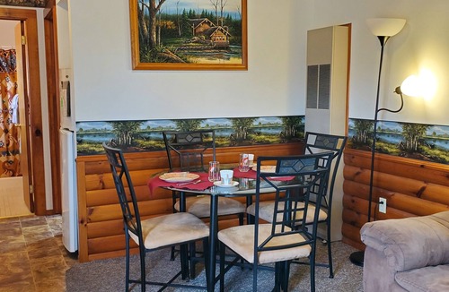 Milford Cottage | Breezy Meadow Two 2 of 2,custom built cottage, under a mile from CDP