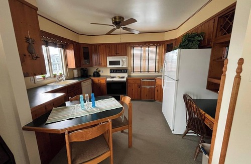 Riviera Apartment | Breezy Ocean City 2nd floor getaway