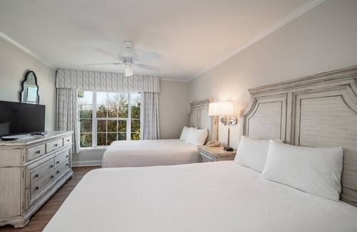 Litchfield by the Sea Hotel | Breezy Resort Retreat + Full Kitchen & Private Beach Access near Local Golf