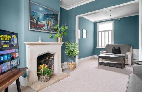 St. Margarets and North Twickenham House | Breezy Richmond Home