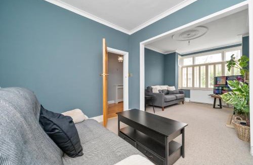 St. Margarets and North Twickenham House | Breezy Richmond Home