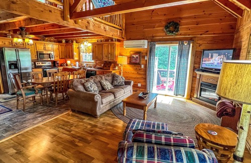 Piney Creek Cabin | Breezy River Mtn - 3BR/3BA, Hot Tub, River Access, WiFi