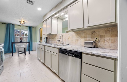 South Tulsa House | Breezy Two Bedroom in South Tulsa