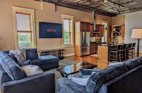 Waverly Apartment | Bremer Avenue Penthouse