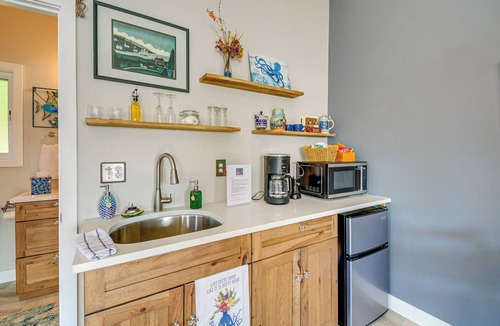 West Hills Apartment | Bremerton Studio w/Bay View: Beach Access!