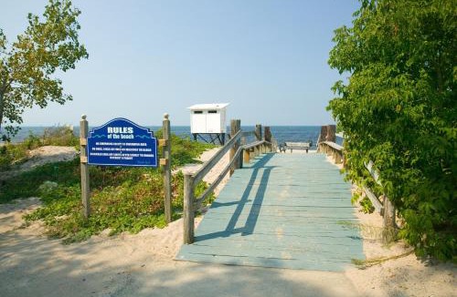 Pulaski Resort | Brennan Beach Lakeview Park Model 1