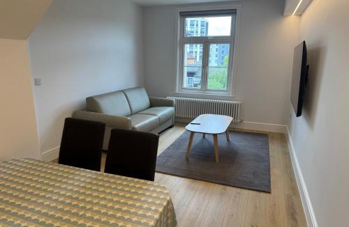 Brentwood House | Brentwood Hotel & Apartments