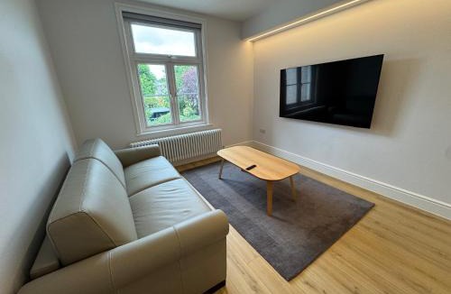 Brentwood House | Brentwood Hotel & Apartments