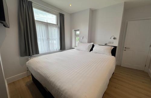 Brentwood House | Brentwood Hotel & Apartments