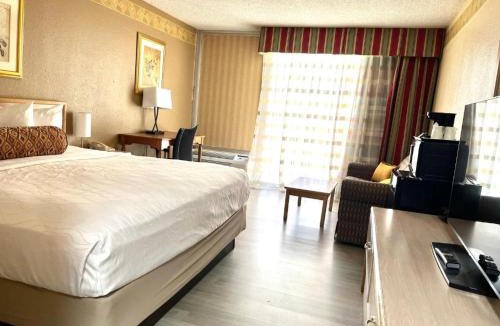 Farmington Hotel | Brentwood Inn & Garden