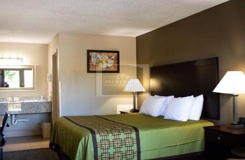 Lynchburg Cabin | Brentwood inn & Suites - Lynchburg