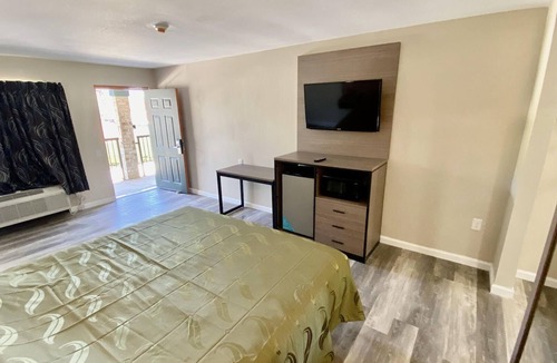 Suffolk Hotel | Brentwood Inn & Suites