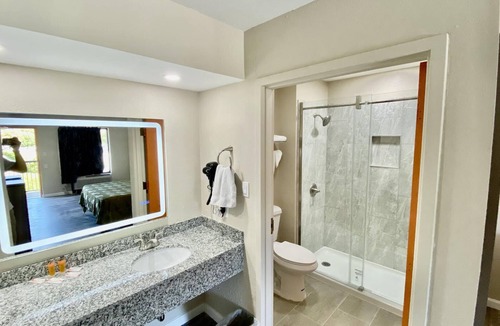 Suffolk Hotel | Brentwood Inn & Suites