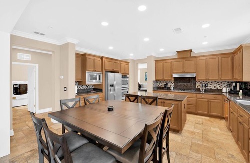 Brentwood House | Brentwood Posh 5-Bedroom w/steam shower near hwy