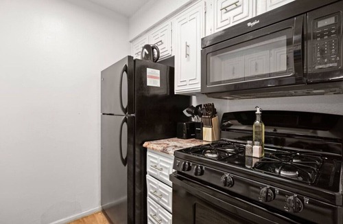 Brentwood Apartment | Brentwood Studio | Close to Austin Shops + Dining