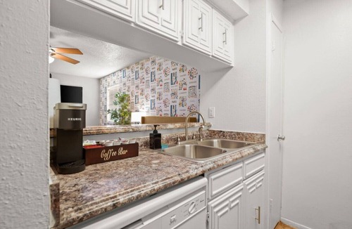 Brentwood Apartment | Brentwood Studio | Close to Austin Shops + Dining
