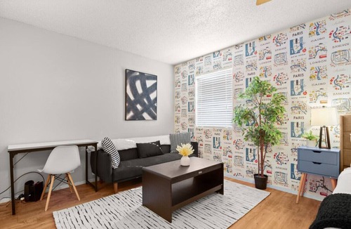 Brentwood Apartment | Brentwood Studio | Close to Austin Shops + Dining