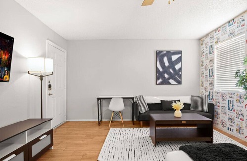 Brentwood Apartment | Brentwood Studio | Close to Austin Shops + Dining
